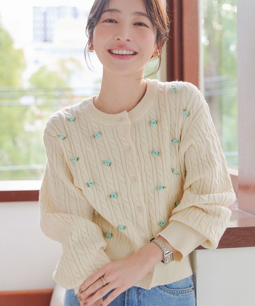 KOBE LETTUCE（コウベレタス）の「フラワーモチーフケーブルニットカーディガン（カーディガン/ボレロ・レディース・イエロー系/ネイビー系/グレー系/アイボリー系・M）」の15枚目の写真