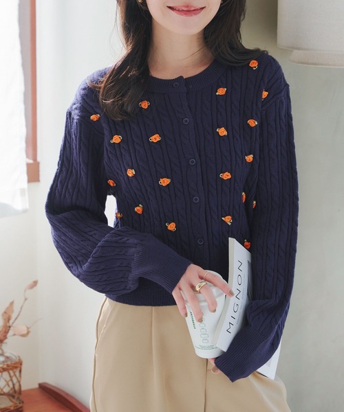 KOBE LETTUCE（コウベレタス）の「フラワーモチーフケーブルニットカーディガン（カーディガン/ボレロ・レディース・イエロー系/ネイビー系/グレー系/アイボリー系・M）」の13枚目の写真