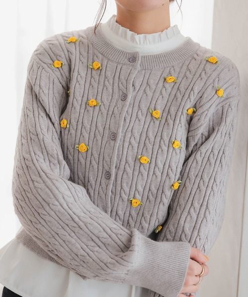 KOBE LETTUCE（コウベレタス）の「フラワーモチーフケーブルニットカーディガン（カーディガン/ボレロ・レディース・イエロー系/ネイビー系/グレー系/アイボリー系・M）」の17枚目の写真