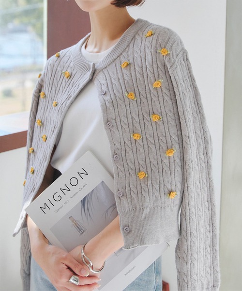 KOBE LETTUCE（コウベレタス）の「フラワーモチーフケーブルニットカーディガン（カーディガン/ボレロ・レディース・イエロー系/ネイビー系/グレー系/アイボリー系・M）」の18枚目の写真