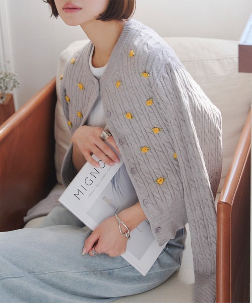 KOBE LETTUCE（コウベレタス）の「フラワーモチーフケーブルニットカーディガン（カーディガン/ボレロ・レディース・イエロー系/ネイビー系/グレー系/アイボリー系・M）」の19枚目の写真