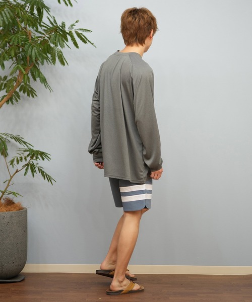 Hurley (ハーレー)の「Hurley/ハーレー 長袖/ロンT UVケアラッシュガード フロントロゴ MSRG251008(ラッシュガード・メンズ・ブラック/ホワイト/チャコールグレー・S/M/L)」の21枚目の写真