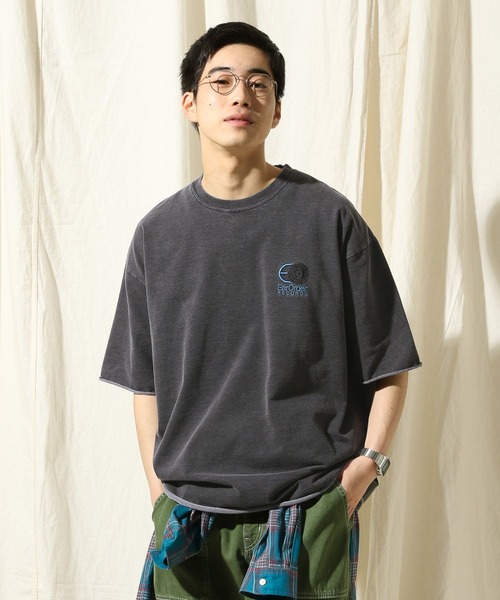 niko and...(ニコアンド)の「ヴィンテージミニ裏毛Tシャツ(Tシャツ/カットソー・メンズ・オフホワイト/チャコール/ブルー/パープル・MEDIUM/LARGE)」の3枚目の写真