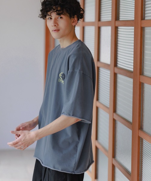 niko and...(ニコアンド)の「ヴィンテージミニ裏毛Tシャツ(Tシャツ/カットソー・メンズ・オフホワイト/チャコール/ブルー/パープル・MEDIUM/LARGE)」の15枚目の写真