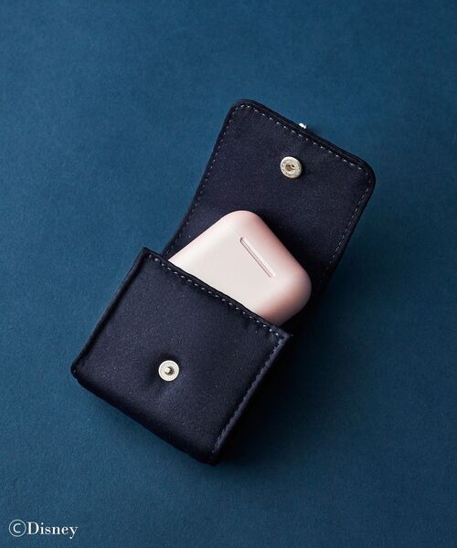 Maison de FLEUR（メゾンドフルール）の「FANTASIA/マルチケース（スマホグッズ・レディース・ネイビー・FREE）」の3枚目の写真