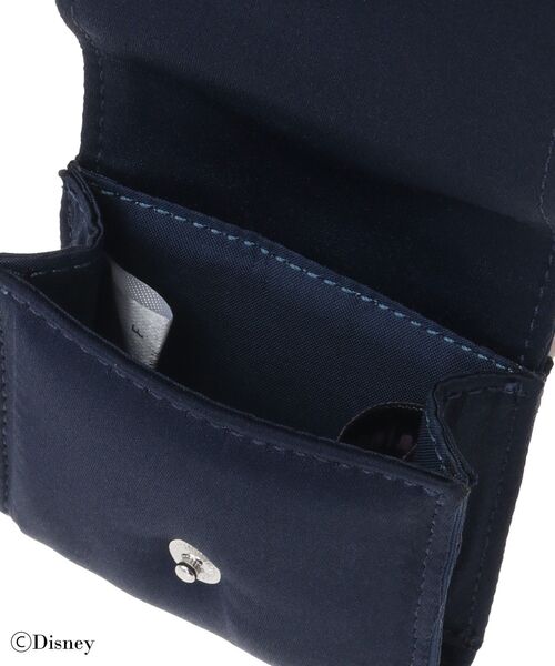 Maison de FLEUR（メゾンドフルール）の「FANTASIA/マルチケース（スマホグッズ・レディース・ネイビー・FREE）」の10枚目の写真