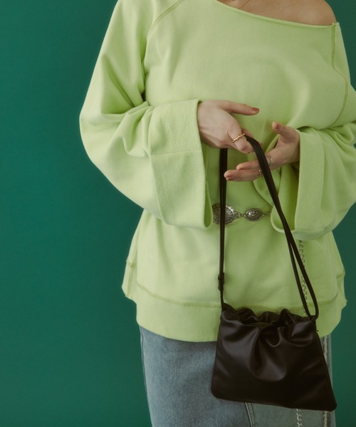 MIRROR STOKE（ミラーストーク）の「【ZOZO限定／追加】STRAP BAG/ストラップバッグ（ショルダーバッグ・レディース・レッド/ブラック・FREE）」の4枚目の写真