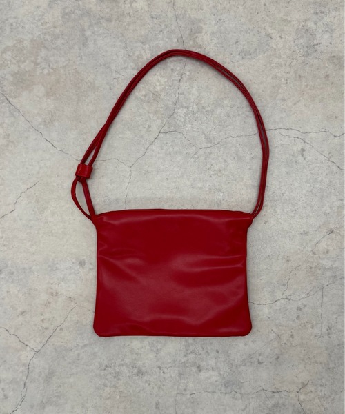 MIRROR STOKE（ミラーストーク）の「【ZOZO限定／追加】STRAP BAG/ストラップバッグ（ショルダーバッグ・レディース・レッド/ブラック・FREE）」の16枚目の写真