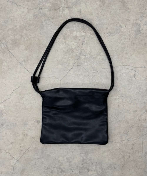 MIRROR STOKE（ミラーストーク）の「【ZOZO限定／追加】STRAP BAG/ストラップバッグ（ショルダーバッグ・レディース・レッド/ブラック・FREE）」の17枚目の写真