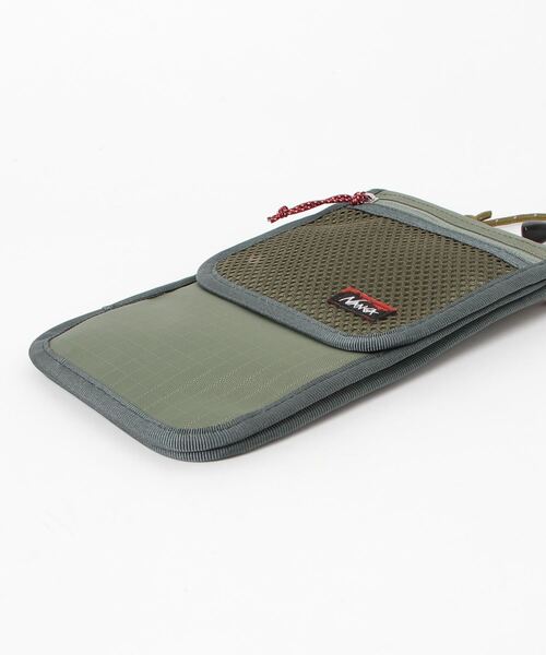 NANGA(ナンガ)の「NANGA×SPEAKEASY TRAVEL CASE/ナンガ×スピークイージートラベルケース(ショルダーバッグ・メンズ・ブラウン/ブラック/カーキ・FREE)」の16枚目の写真
