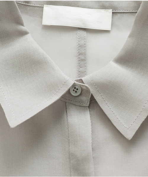 AMOMENTO（アモーメント）の「【AMOMENTO / アモーメント】 SHEER SLIM RT SHIRTS AM25SSW01SH（シャツ/ブラウス・レディース・ライトグレー・1）」の4枚目の写真