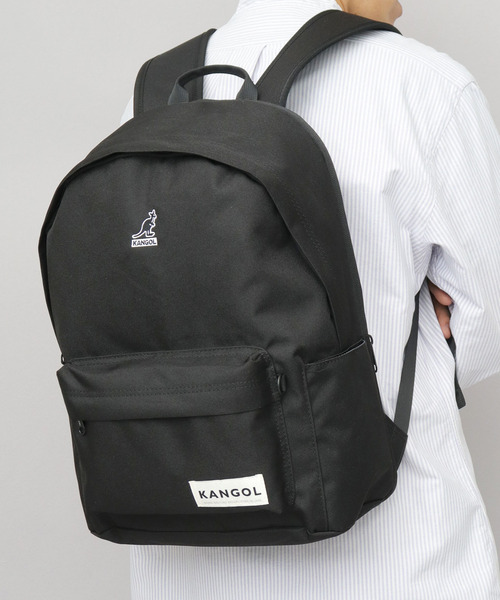 KANGOL(カンゴール)の「PCスリーブ収納スペース付き デイパック A4対応(バックパック/リュック・メンズ・ブラック・FREE)」の1枚目の写真