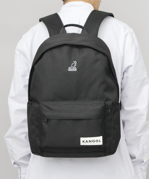 KANGOL(カンゴール)の「PCスリーブ収納スペース付き デイパック A4対応(バックパック/リュック・メンズ・ブラック・FREE)」の3枚目の写真