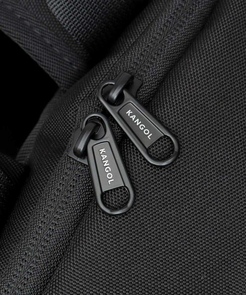 KANGOL(カンゴール)の「PCスリーブ収納スペース付き デイパック A4対応(バックパック/リュック・メンズ・ブラック・FREE)」の21枚目の写真