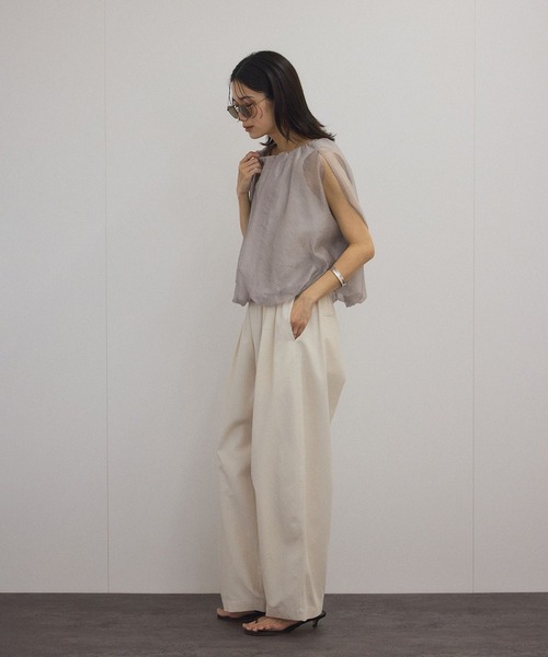 SALON adam et rope'（サロン アダム エ ロペ）の「シアーオーガンジーバルーンプルオーバー 2（シャツ/ブラウス・レディース・ベージュ/ライトグレー/ブラック・FREE）」の17枚目の写真