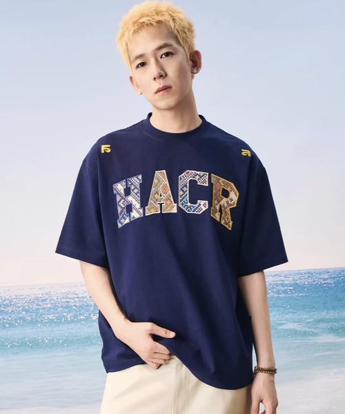 新作★STONE *カジュアルな魅力*ロゴパッチTシャツ セール】クロスステッチロゴグラフィックTシャツ TEE