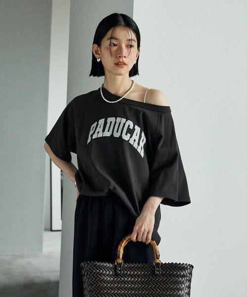 FREAK'S STORE(フリークスストア)の「2way スムースロゴTシャツ/ワンショルダー プリントTシャツ(Tシャツ/カットソー・レディース・オフホワイト/チャコールグレー/ライトグレー/ピンク・フリ-)」の15枚目の写真