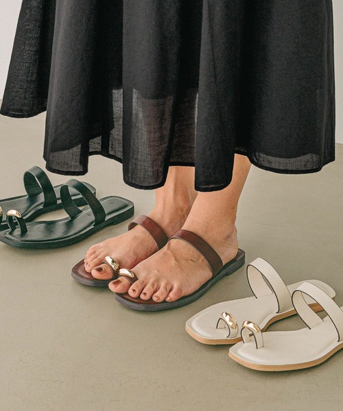 BAYFLOW(ベイフロー)の「サムリングフラットサンダル(サンダル・レディース・ブラウン/アイボリー/ブラック・MEDIUM/LARGE)」の1枚目の写真