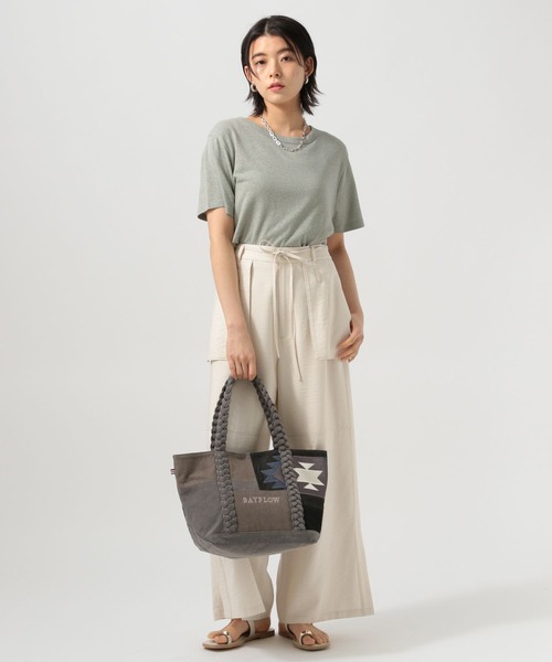 BAYFLOW(ベイフロー)の「サムリングフラットサンダル(サンダル・レディース・ブラウン/アイボリー/ブラック・MEDIUM/LARGE)」の13枚目の写真