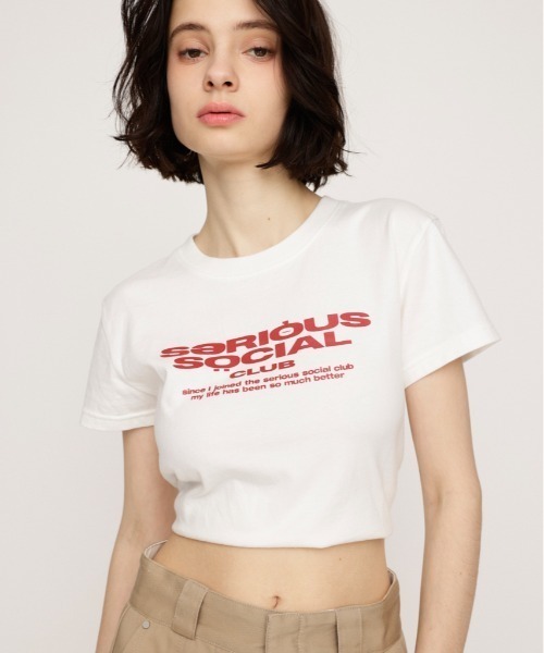 SLY（スライ）の「COMPACT LOGO T/SH コンパクト ロゴ Tシャツ 半袖 夏服（Tシャツ/カットソー・レディース・ホワイト/ライトブラック/ブラウン/イエロー/ネイビー・FREE）」の2枚目の写真