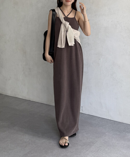 Thevon（ゼボン）の「ホルターネックカップ付きナローキャミワンピース（ワンピース・レディース・ブラック/モカ/ライトグレー・S/M）」の3枚目の写真