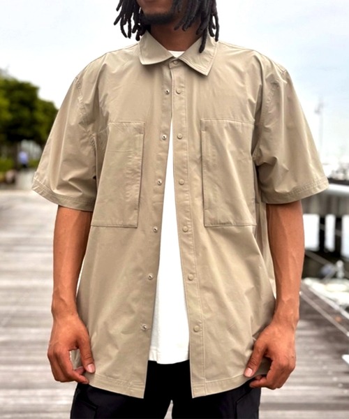 AIGLE(エーグル)の「吸水速乾性 UVカット ショートスリーブシャツ(シャツ/ブラウス・メンズ・モスグリーン/ベージュ・M/L/XL)」の1枚目の写真