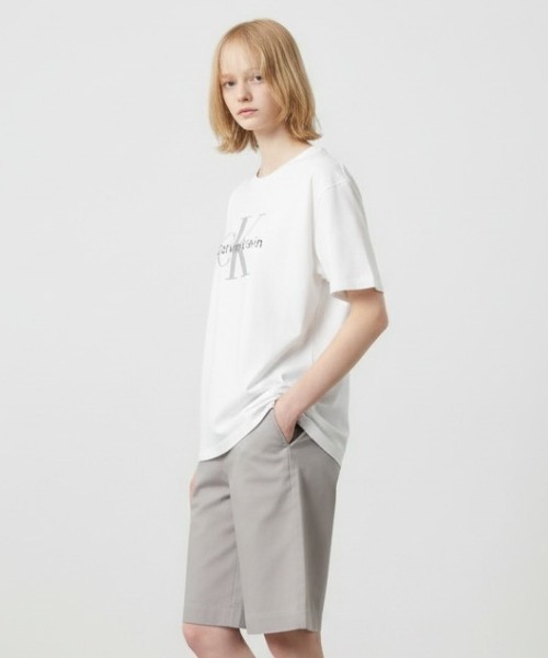 Calvin Klein(カルバン・クライン)の「Calvin Klein/ SS HERO MONOLOGO TEE 20S ロゴTシャツ 秋服 冬服(Tシャツ/カットソー・メンズ・ブラック/ホワイト・S/M/L/XL)」の1枚目の写真