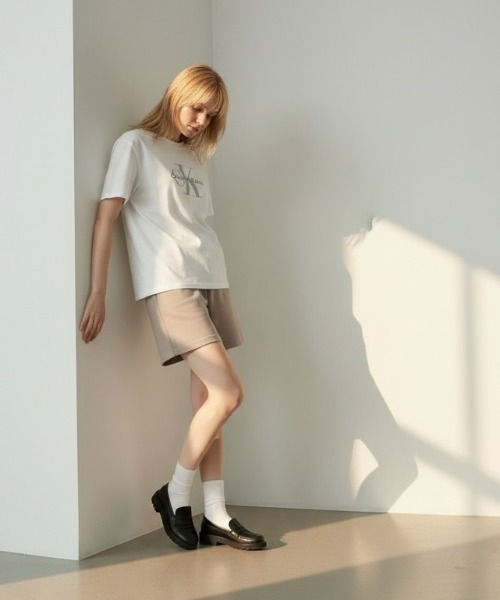 Calvin Klein(カルバン・クライン)の「Calvin Klein/ SS HERO MONOLOGO TEE 20S ロゴTシャツ 秋服 冬服(Tシャツ/カットソー・メンズ・ブラック/ホワイト・S/M/L/XL)」の10枚目の写真