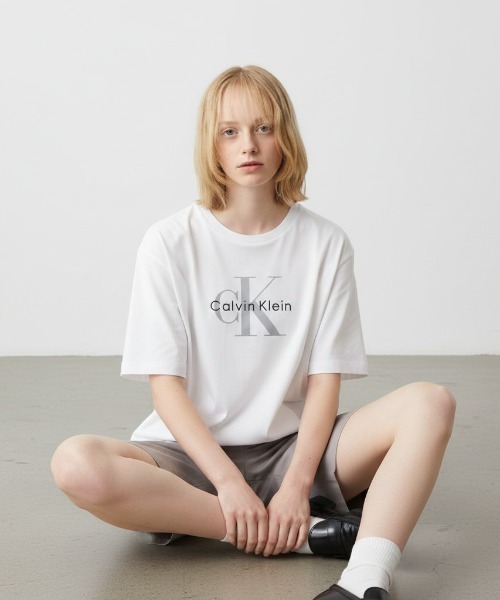Calvin Klein(カルバン・クライン)の「Calvin Klein/ SS HERO MONOLOGO TEE 20S ロゴTシャツ 秋服 冬服(Tシャツ/カットソー・メンズ・ブラック/ホワイト・S/M/L/XL)」の11枚目の写真