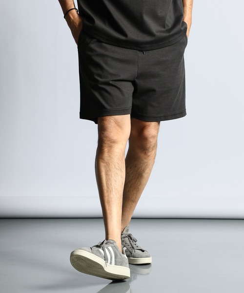 The DUFFER of ST.GEORGE(ザダファーオブセントジョージ)の「COOLMAX 2LAYERS RELAX FIT NARROW BORDER SHORTS:セットアップ 2層構造 吸水速乾クールマックス リラックスフィット ナローボーダーショーツ(その他パンツ・メンズ・ネイビー/ライトグレー/ダークグレー・X-LARGE/MEDIUM/LARGE)」の2枚目の写真