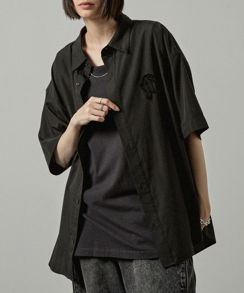 Alfred Alex(アルフレッドアレックス)の「【Alfred Alex】ヴィンテージメイクダメージパッチロゴ半袖シャツ(シャツ/ブラウス・メンズ・ブラック/チャコール/ダークブルー・S/M/L)」の9枚目の写真