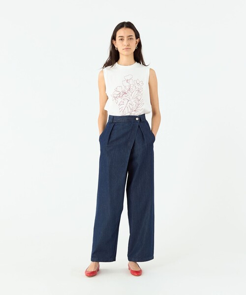 コットンセルロースデニム アシンメトリータックパンツ（デニムパンツ