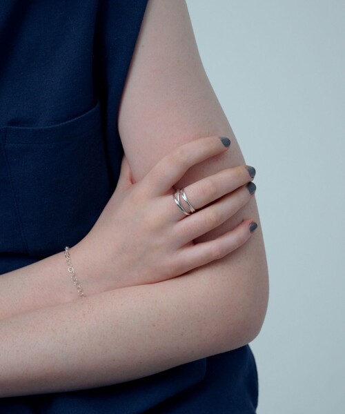 and cloud(アンドクラウド)の「Flutter Layered Ring(リング・レディース・シルバー・17号/9号/13号)」の4枚目の写真