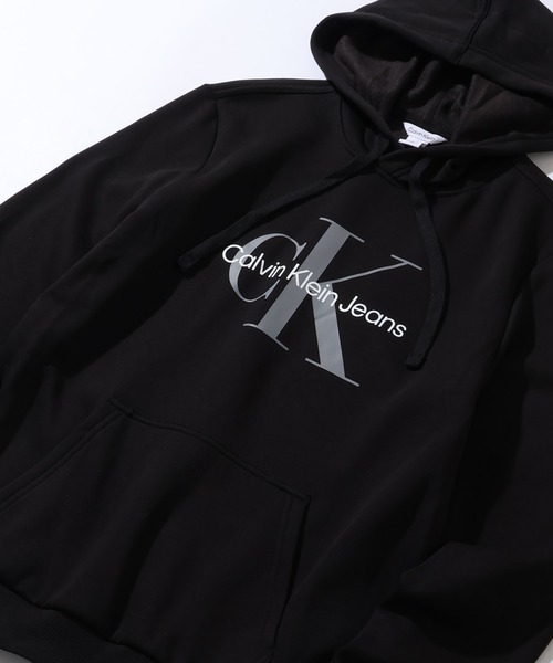 Calvin Klein(カルバン・クライン)の「【Calvin Klein/カルバンクライン】 CK MONOGRAM LOGO PULLOVER HOODIE/CKモノグラム ロゴプリント プルオーバーフーディー(パーカー・メンズ・ブラック系1/ブラック系2・S/M/L/XL)」の17枚目の写真