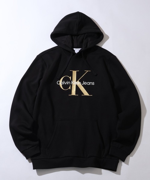 Calvin Klein(カルバン・クライン)の「【Calvin Klein/カルバンクライン】 CK MONOGRAM LOGO PULLOVER HOODIE/CKモノグラム ロゴプリント プルオーバーフーディー(パーカー・メンズ・ブラック系1/ブラック系2・S/M/L/XL)」の6枚目の写真