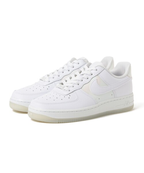 NIKE(ナイキ)の「NIKE / エア フォース 1 '07(スニーカー・レディース・ホワイト・23.5cm/24.5cm/24.0cm/25.0cm/23.0cm)」の2枚目の写真