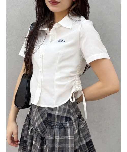 EVRIS（エヴリス）の「ワンポイントドロストショートシャツ（シャツ/ブラウス・レディース・その他1/イエロー/ホワイト・FREE）」の2枚目の写真