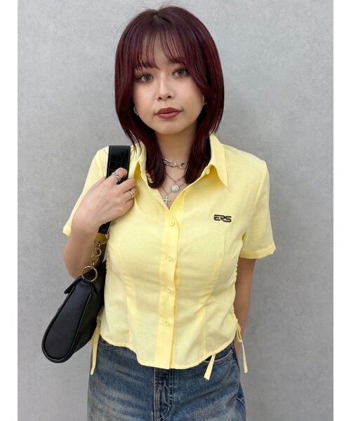 EVRIS（エヴリス）の「ワンポイントドロストショートシャツ（シャツ/ブラウス・レディース・その他1/イエロー/ホワイト・FREE）」の5枚目の写真
