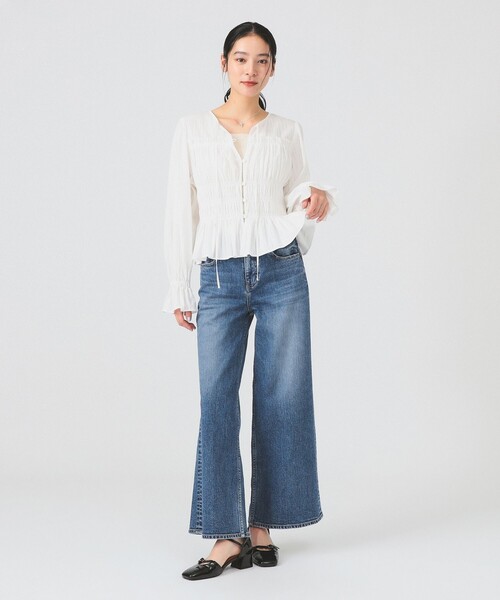 Ray BEAMS（レイビームス）の「シャーリング リボン クルーネック ブラウス（シャツ/ブラウス・レディース・ホワイト/ブラック・ONE SIZE）」の3枚目の写真