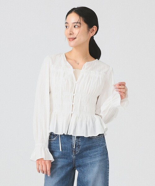 Ray BEAMS（レイビームス）の「シャーリング リボン クルーネック ブラウス（シャツ/ブラウス・レディース・ホワイト/ブラック・ONE SIZE）」の5枚目の写真