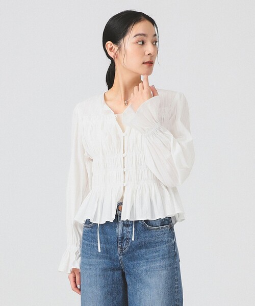 Ray BEAMS（レイビームス）の「シャーリング リボン クルーネック ブラウス（シャツ/ブラウス・レディース・ホワイト/ブラック・ONE SIZE）」の6枚目の写真