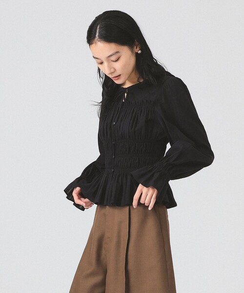 Ray BEAMS（レイビームス）の「シャーリング リボン クルーネック ブラウス（シャツ/ブラウス・レディース・ホワイト/ブラック・ONE SIZE）」の10枚目の写真