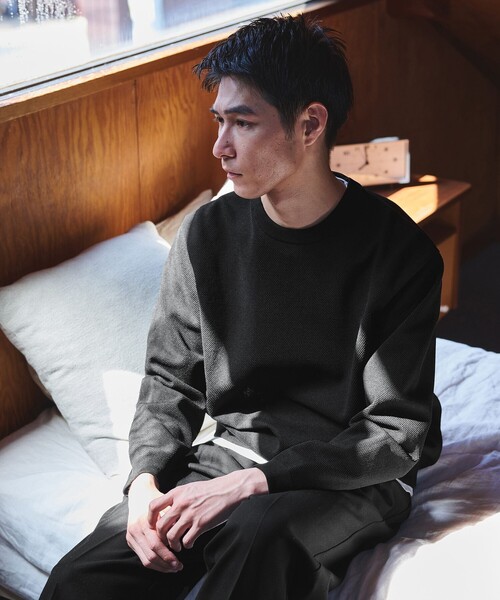 green label relaxing（グリーンレーベルリラクシング）の「ポリエステル タック編み クルーネック 長袖 ニット（ニット/セーター・メンズ・ブラック/ライトグレー/ダークブラウン・S/M/L/XL）」の2枚目の写真