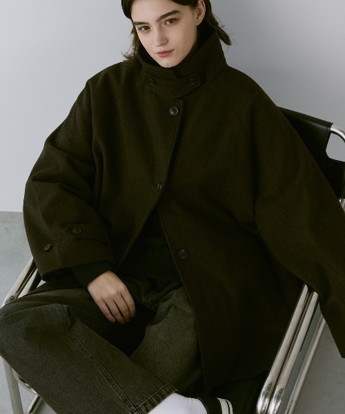 flaner(フラネ)の「Loose soutien collar middle coat / ルーズステンカラーミドルコート(ステンカラーコート・レディース・ブラック/ダークブラウン・LARGE/MEDIUM)」の2枚目の写真
