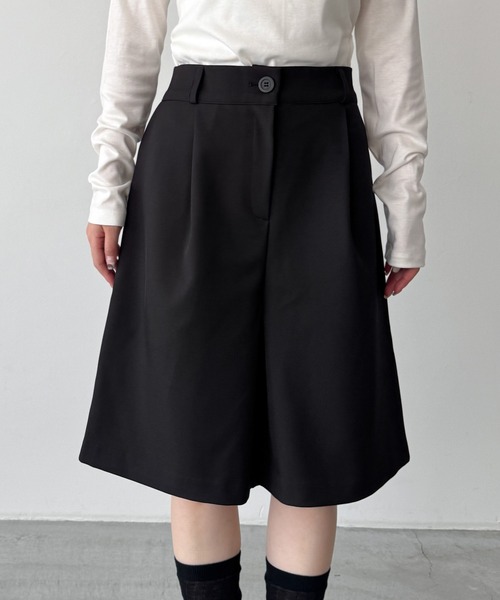 CANAL JEAN(キャナルジーン)の「El mar シングルタックハーフパンツ(その他パンツ・レディース・ブラック・ONE SIZE)」の2枚目の写真