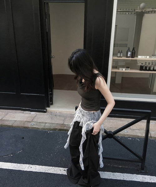 VEILA(ヴェイラ)の「フリルレースレイヤードタックワイドパンツ カーゴパンツ(その他パンツ・レディース・ブラック・S/M/L)」の8枚目の写真