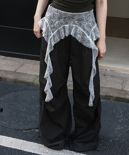 VEILA(ヴェイラ)の「フリルレースレイヤードタックワイドパンツ カーゴパンツ(その他パンツ・レディース・ブラック・S/M/L)」の11枚目の写真