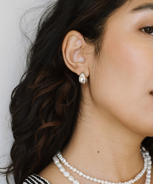 La TOTALITE（ラトータリテ）の「KARA YOO/カラ・ユ ALMOND ピアス（ピアス（両耳用）・レディース・シルバー/ゴールド・FREE）」の2枚目の写真