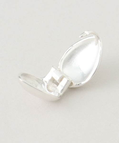 La TOTALITE（ラトータリテ）の「KARA YOO/カラ・ユ ALMOND ピアス（ピアス（両耳用）・レディース・シルバー/ゴールド・FREE）」の4枚目の写真