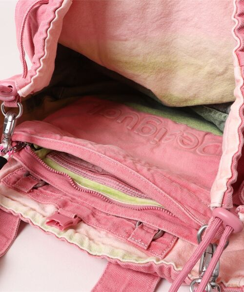 Desigual（デシグアル）の「ロゴ入り ショッパースタイル ラージバッグ ピンク 韓国（ハンドバッグ・レディース・レッド・FREE）」の4枚目の写真